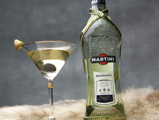 Wie trinkt man Martini Bianko?