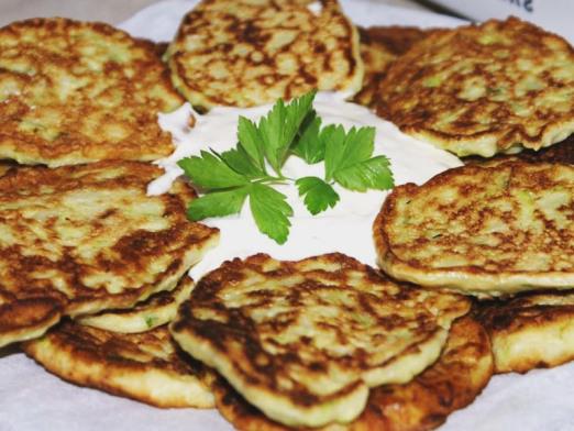 Wie man Pfannkuchen aus einem Gemüsemark kochen kann?