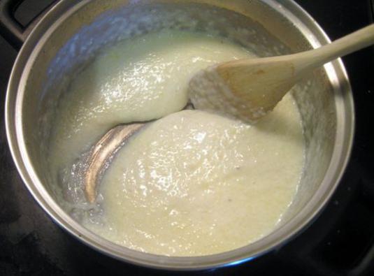 Wie Grießbrei auf Milch kochen?