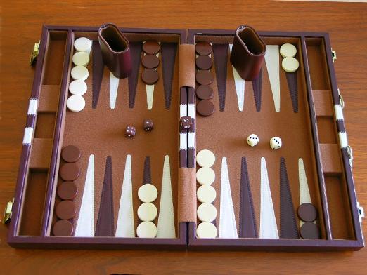 Wie spielt man Backgammon?