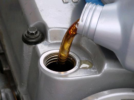 Wie viel Öl brauchen Sie im Motor?