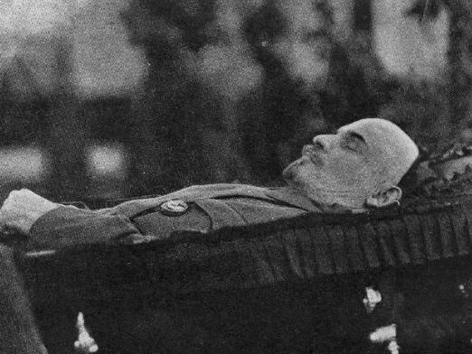Wann starb Lenin?