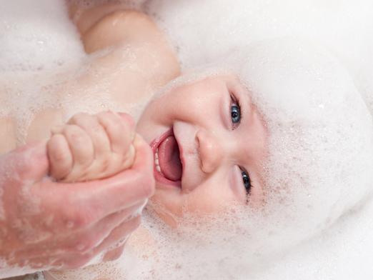 Wie waschst du ein Kind?